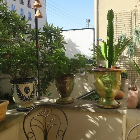 Tombe La Nefle Bed & Breakfast