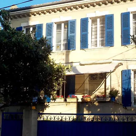 Tombe La Nefle Bed & Breakfast *